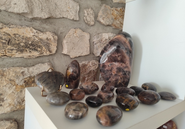 Pierre de lune noire